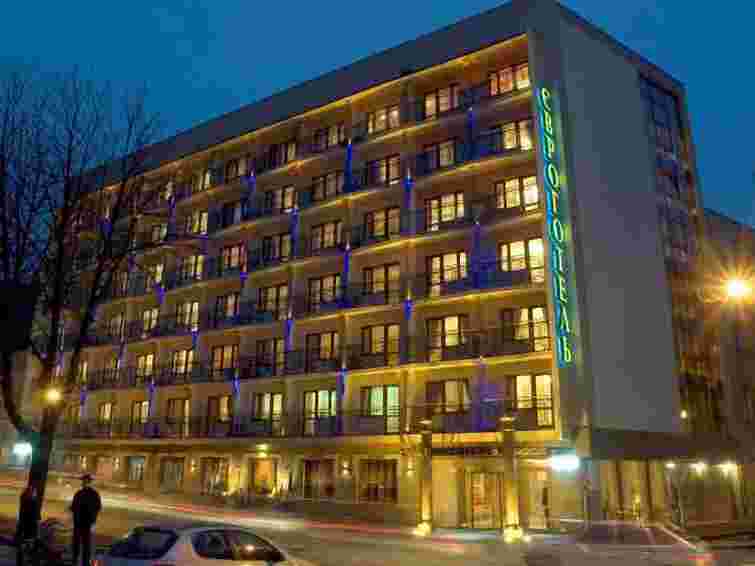 У львівському готелі заперечують, що там живуть «тітушки» 