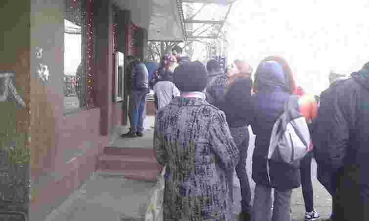 Банк пояснив, чому є затримки в роботі банкоматів