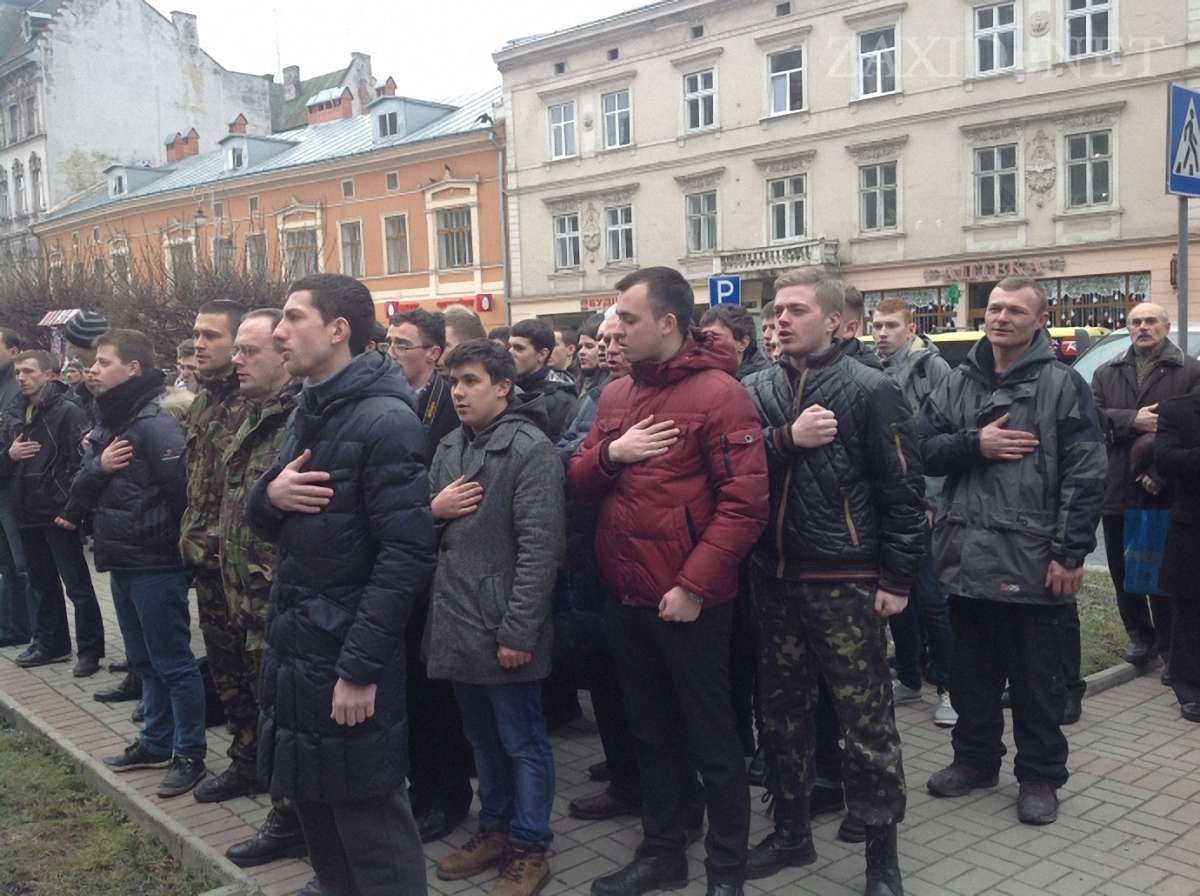 Львів’яни масово вступають у загони самооборони