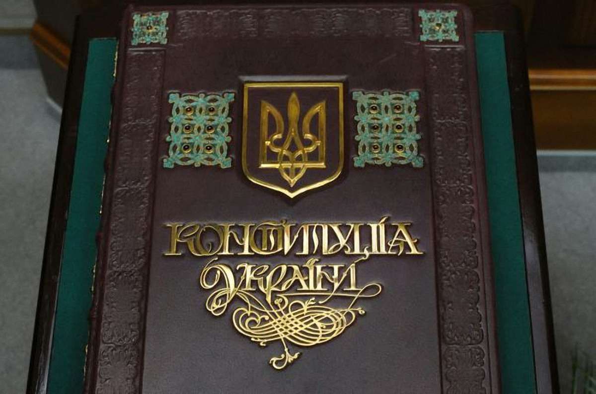 В Раді оголосили годину перерви для роботи над зміною Конституції
