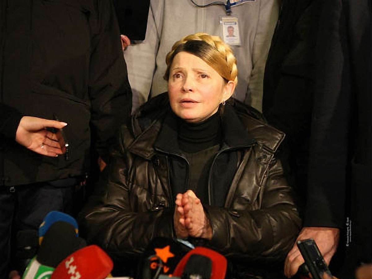 Тимошенко відвідала у Дніпропетровську важкохвору маму