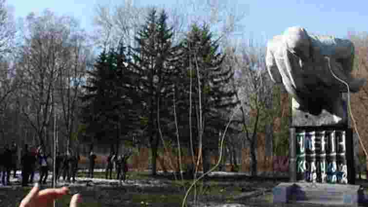 У Криму зруйнували пам'ятник Леніну