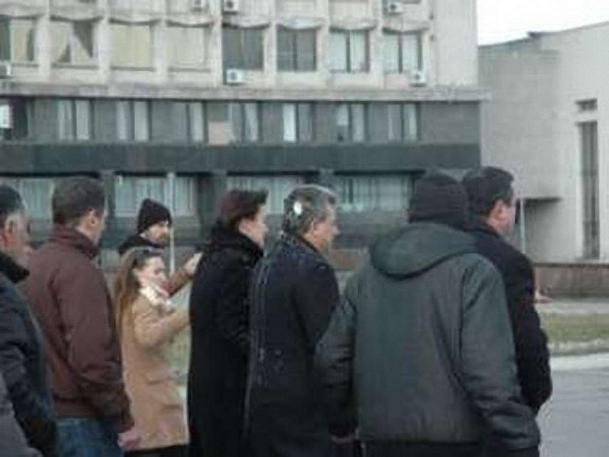 Мера Сум закидали яйцями, не давши попрощатися з Героєм Майдану