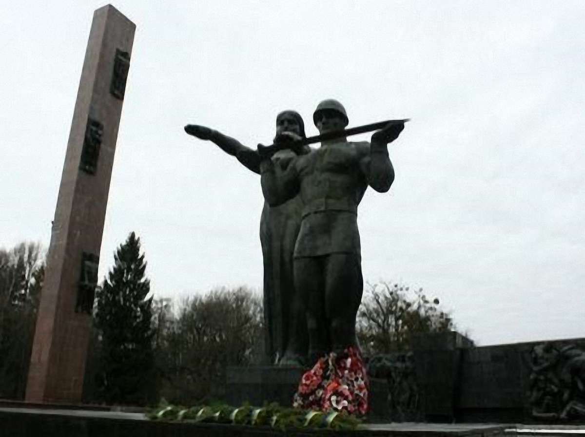 Монумент Слави у Львові перенесуть у музей «Територія терору»