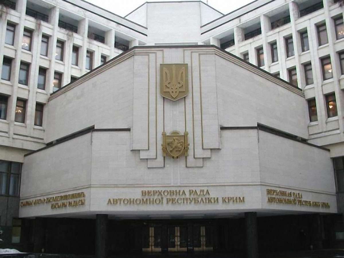 На будівлі парламенту Криму повісили прапор Росії