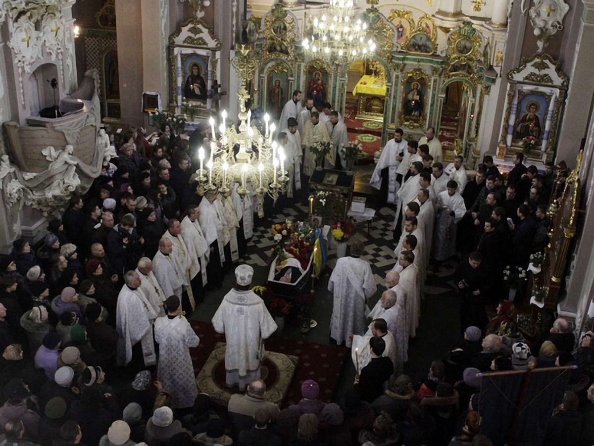 У Львові сьогодні попрощалися зі ще одним загиблим активістом