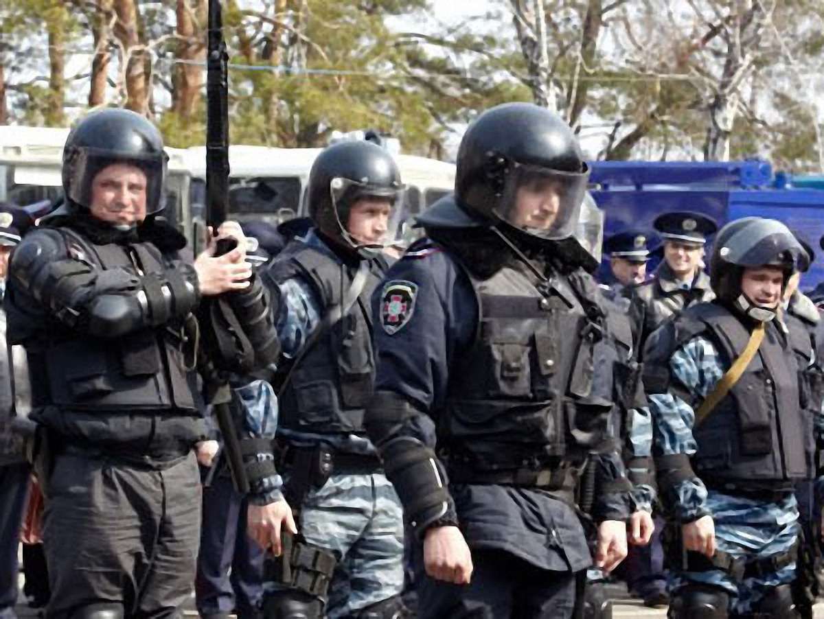 Межигір’я охоронятимуть внутрішні війська, – МВС