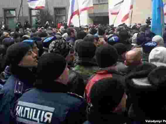 Депутатів силоміць утримують в будівлі парламенту Криму, – КВУ