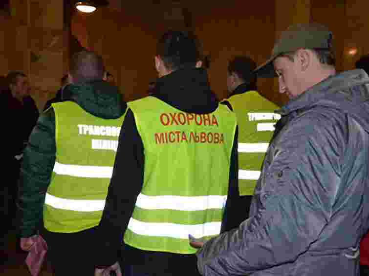 Уночі Львів патрулювало до 1000 активістів