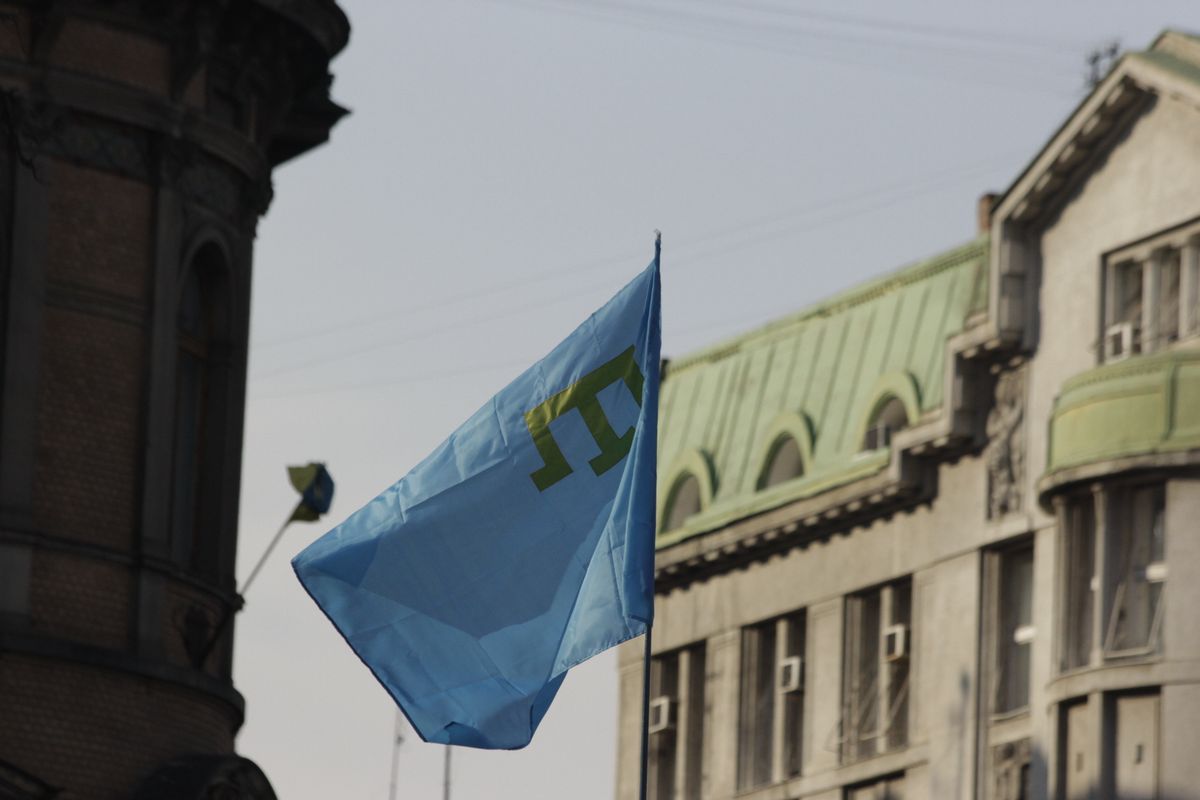 На львівському Євромайдані підняли прапор кримських татар