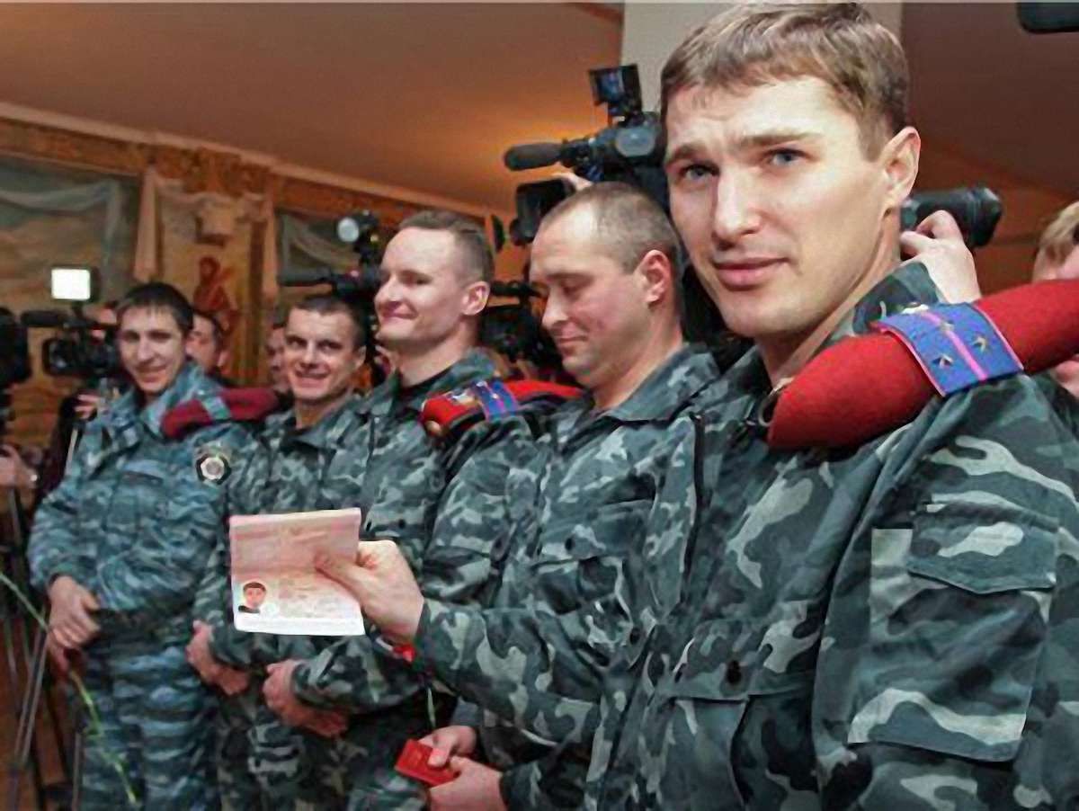 Російські паспорти отримали вже дев'ятеро "Беркутів"