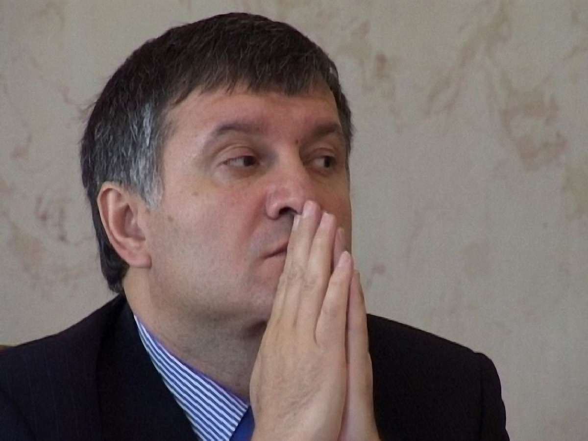 Парламентарі порадили Авакову подати у відставку