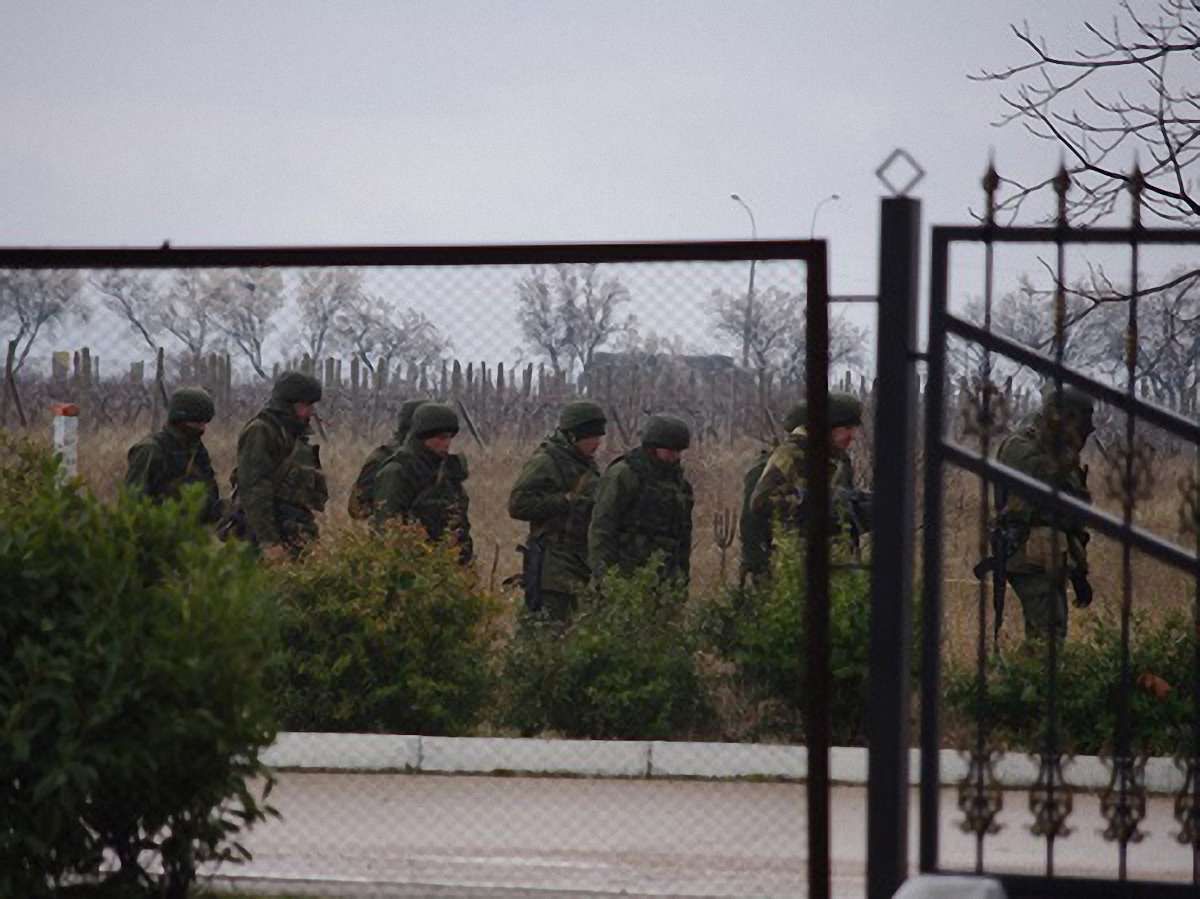 Невідомі захопили штаби українських прикордонників в Криму