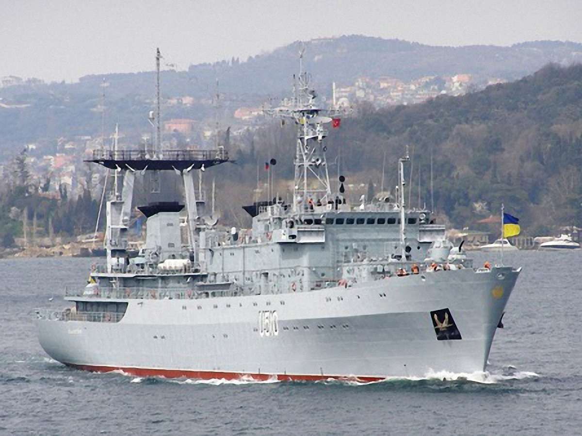 Екіпаж корабля ВМС України відбив атаку озброєних нападників