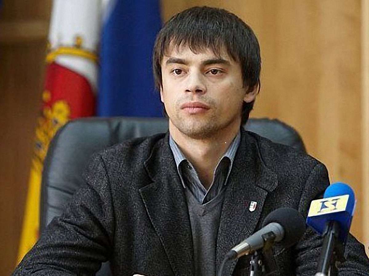 Невідомий з ножем напав на в.о. мера Ужгорода