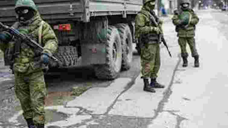 У Криму росіяни захопили військкомат, активістів обстріляли