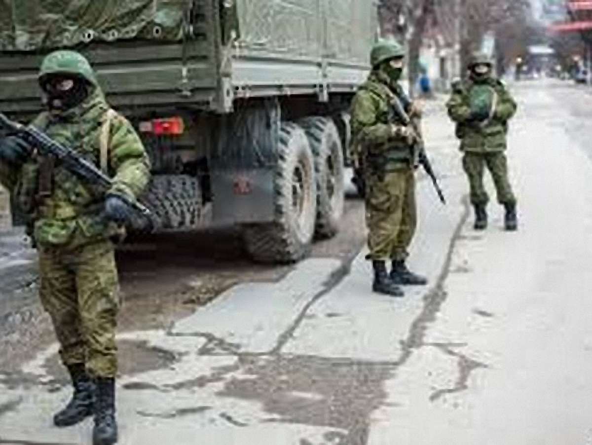 У Криму росіяни захопили військкомат, активістів обстріляли
