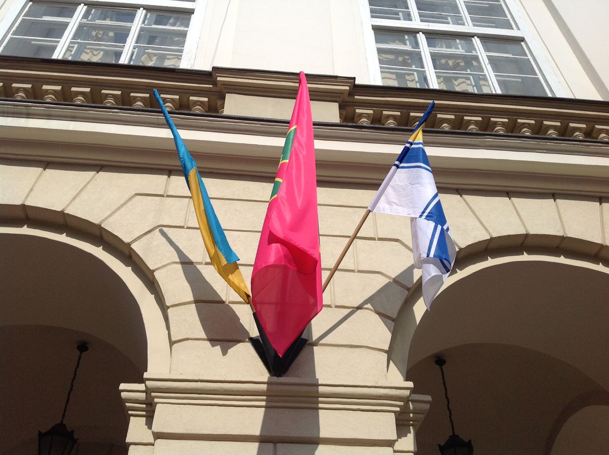 На Львівській міськраді вивісили прапор Держприкордонслужби