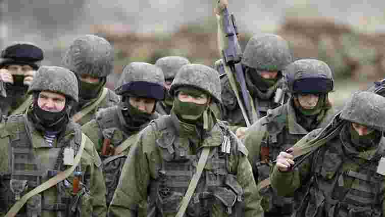 Росія й надалі стягує війська і техніку до Криму