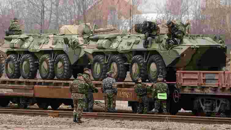 Зі Львова військову техніку відправляють залізничними ешелонами 