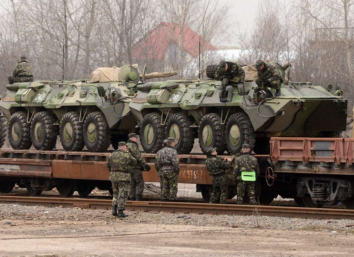 Зі Львова військову техніку відправляють залізничними ешелонами 