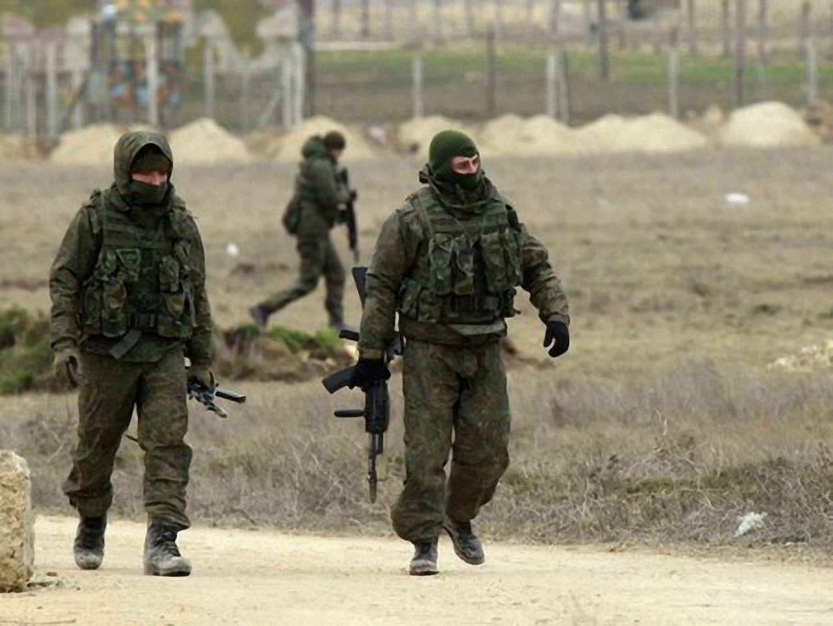 Росіяни замінували дамбу, погрожують штурмом військовим у Євпаторії