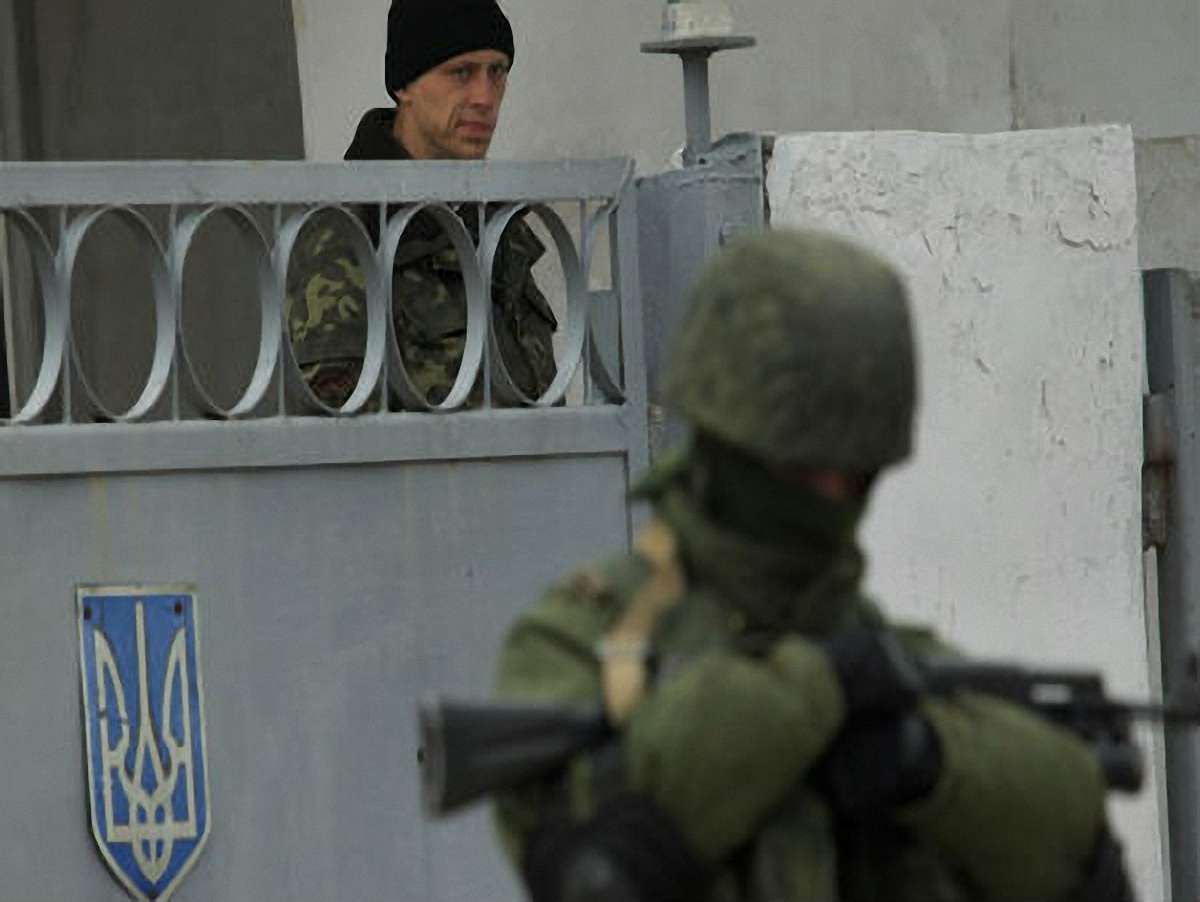 Російські окупанти захопили військову частину у Чорноморському