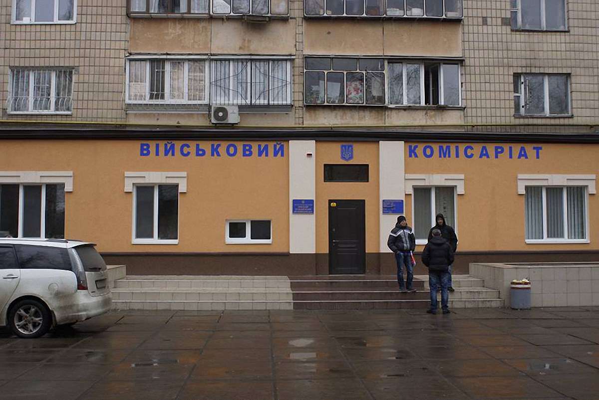 На Львівщині чоловіків викликають у військкомати