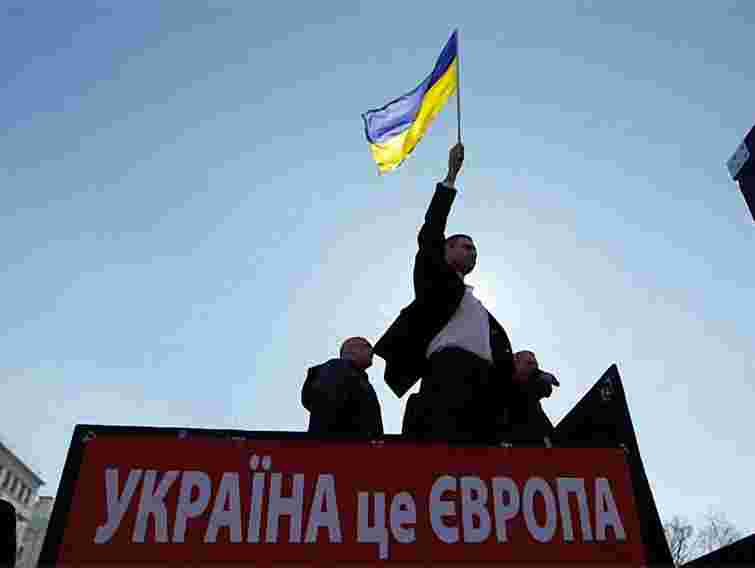 У Харкові в Кличка кидали яйця і вибухові пакети