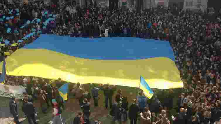 У центрі Львова п'ять тисяч людей заспівали гімн України 