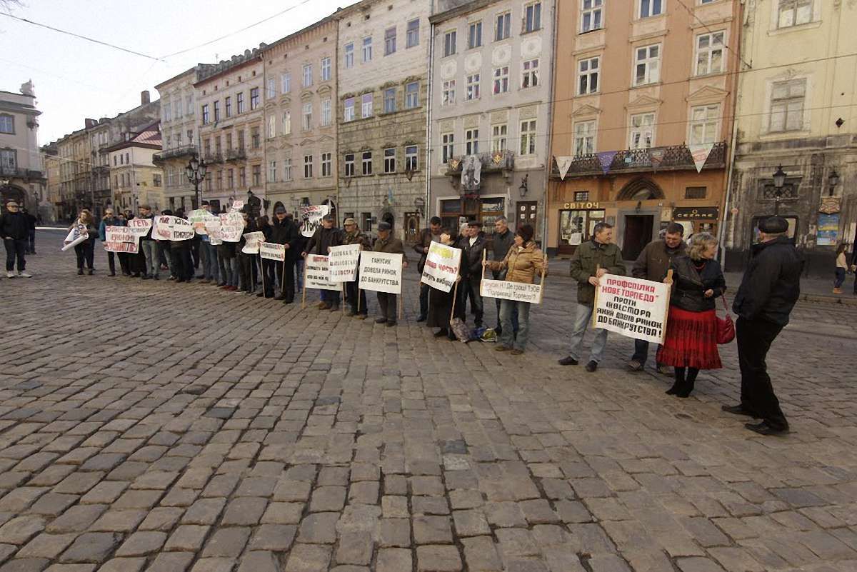 У Львові працівники вимагають передати ринок в комунальну власність