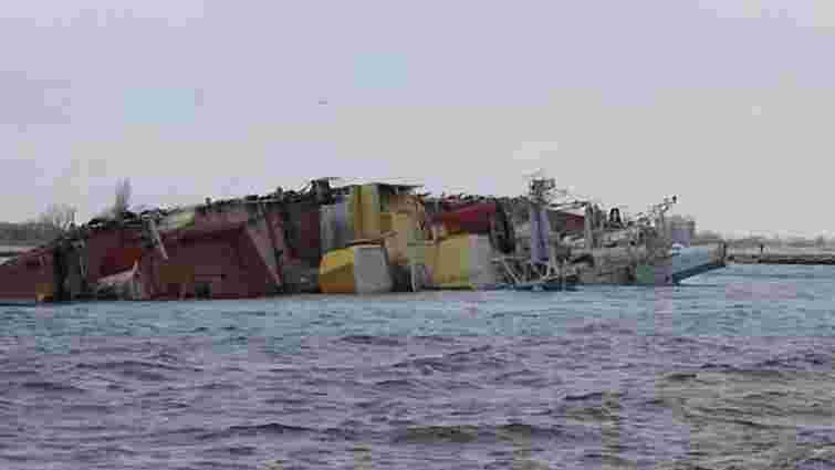 Російські військові затопили ще один корабель у бухті Донузлав