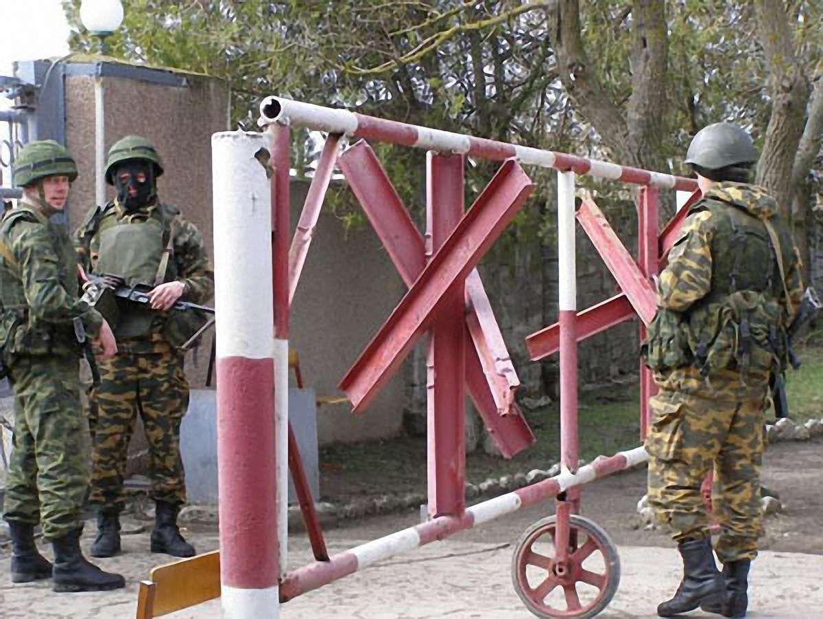Російські солдати захопили ще 2 прикордонні об’єкти в Криму