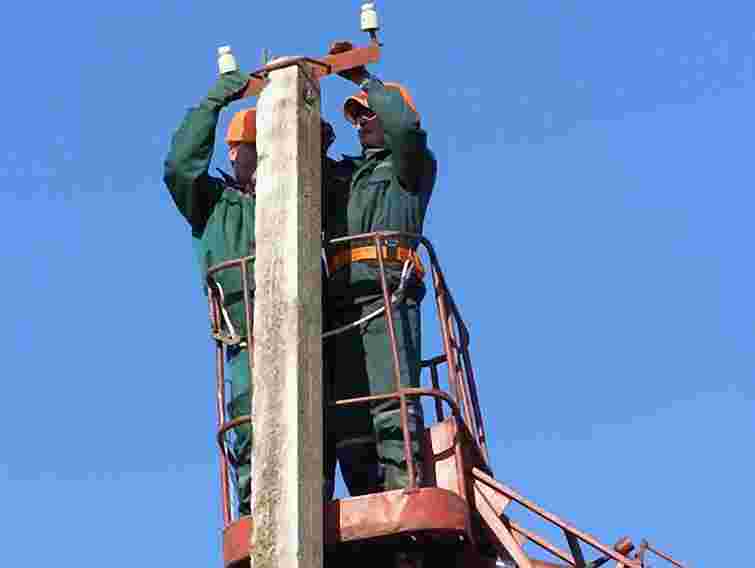 В Україні через негоду без світла залишилося понад 200 сіл