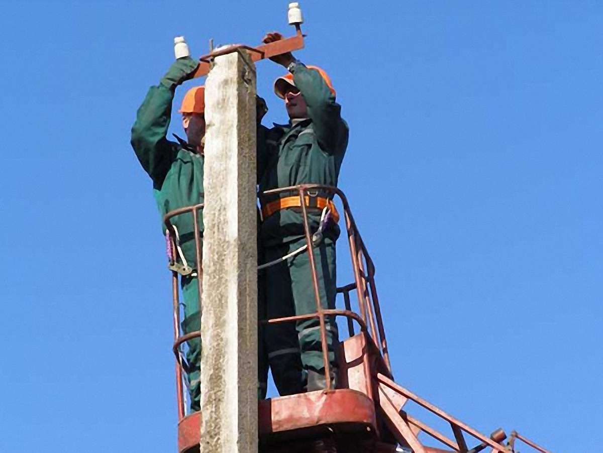 В Україні через негоду без світла залишилося понад 200 сіл
