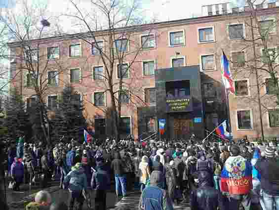 Проросійські активісти захопили прокуратуру в Донецьку