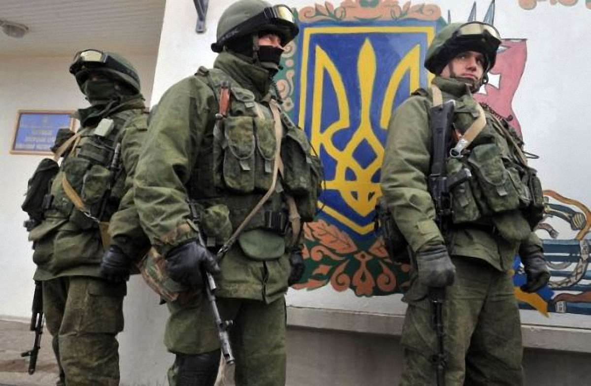 На кордоні з Кримом озброєні люди допитали футболістів «Таврії»