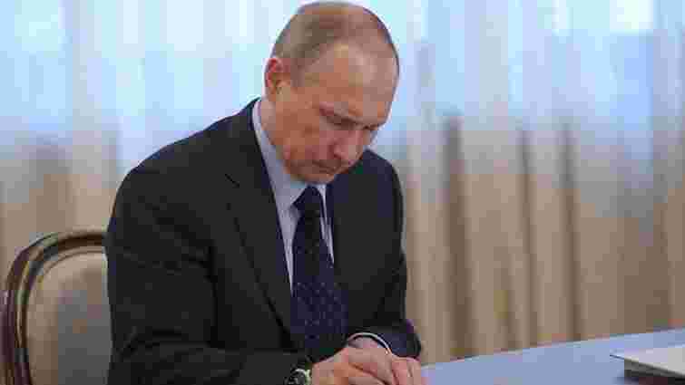 Путін  підписав договір про прийняття Криму в склад Росії