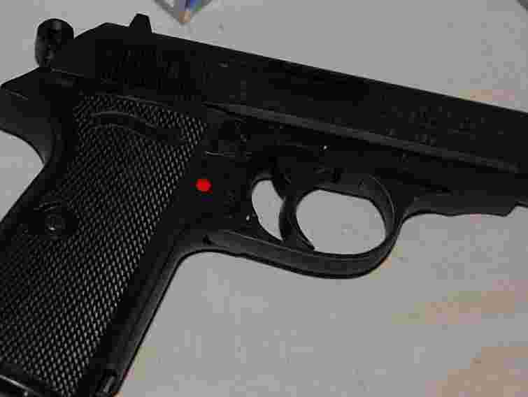 У центрі Львова затримали п’яного чоловіка з пістолетом