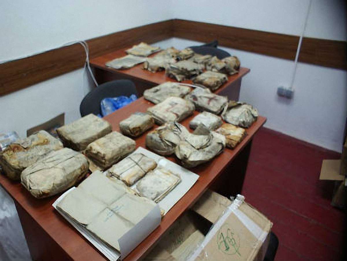 На Тернопільщині відкопали документи ОУН, сховані у бідоні