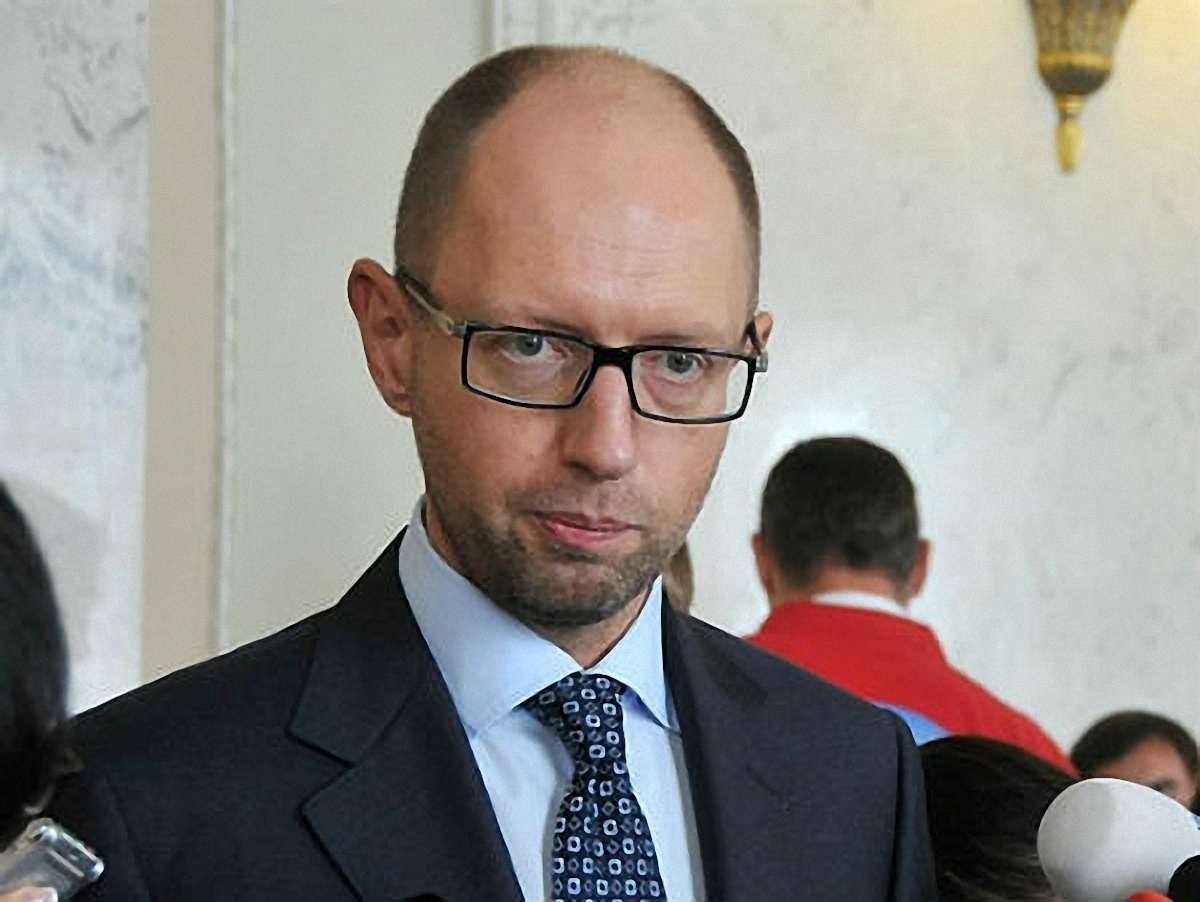 Нова Конституція буде внесена в Раду 15 квітня, - Яценюк