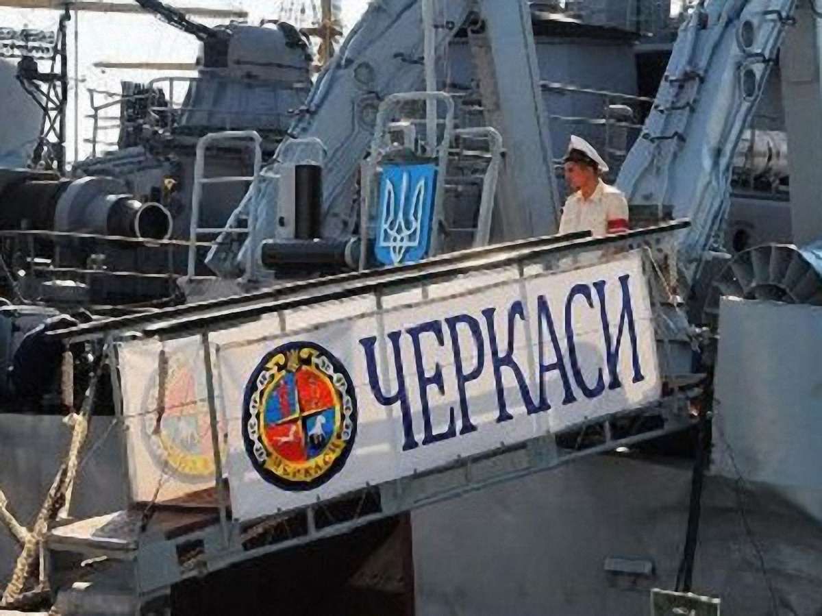 Росіяни знов пішли на штурм українського тральщика «Черкаси»