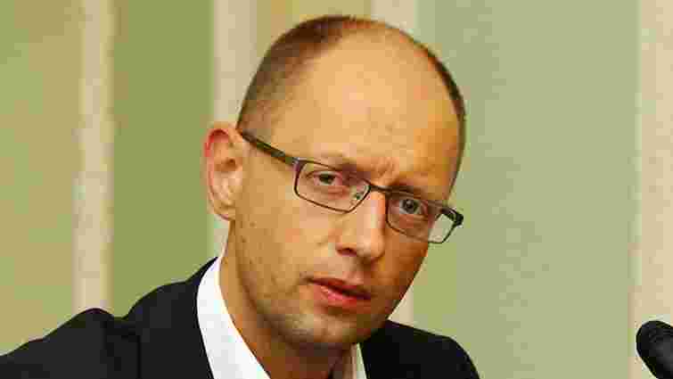 Яценюк каже, що Україні загрожує дефолт