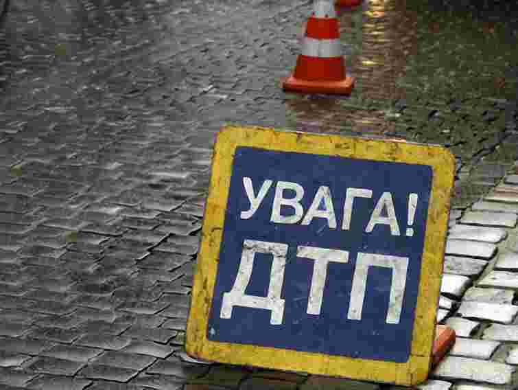 На Львівщині мотоцикліст в’їхав у огорожу мосту і загинув