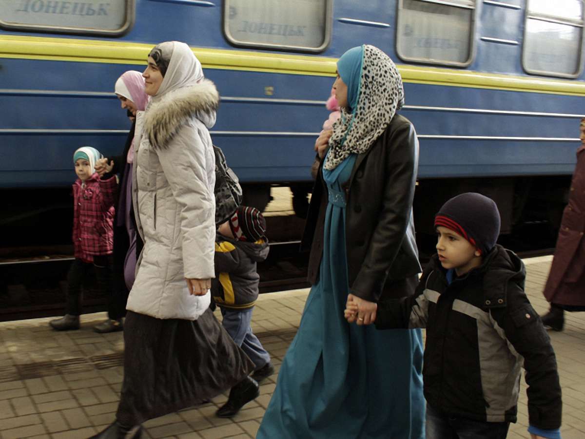 Кримчанам на Львівщині допомагають з-за кордону