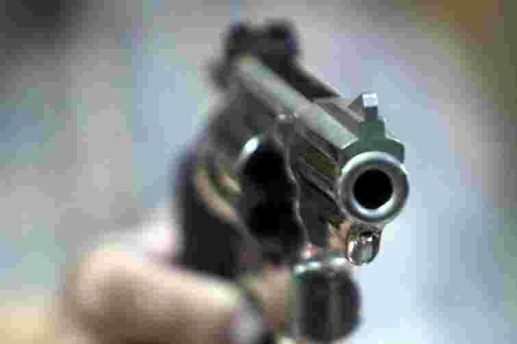 35-річний чоловік розстріляв з пістолета райвідділ міліції у Києві