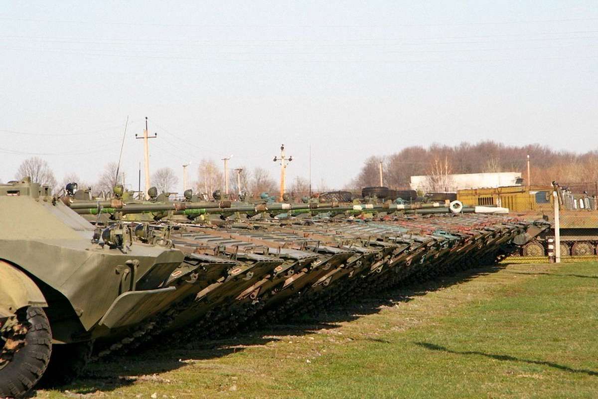 Міноборони виводить з резерву військову техніку