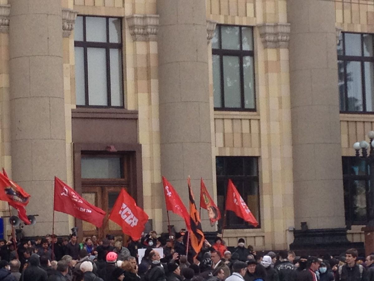 У Харкові тривають сутички між євромайданівцями і сепаратистами
