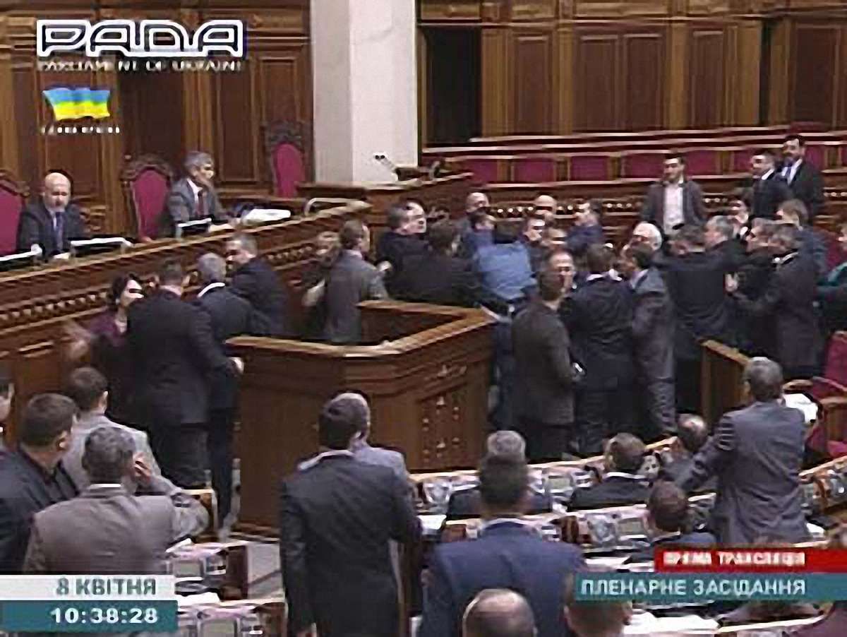 У Верховній Раді побилися комуністи з «свободівцями»