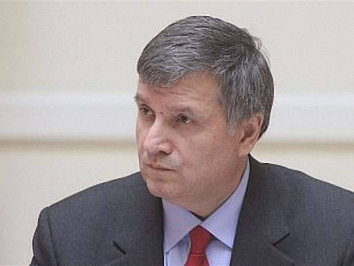 Аваков: Ситуацію в Луганську стабілізують упродовж 48 годин
